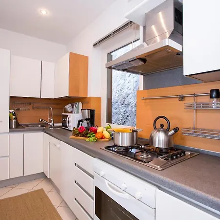 Sleeps 6 * מנאג'יו