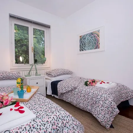 Sleeps 6 * מנאג'יו