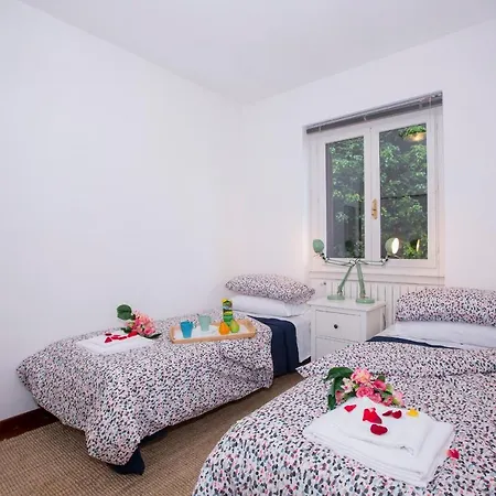 Sleeps 6
