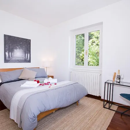 דירה Sleeps 6 *