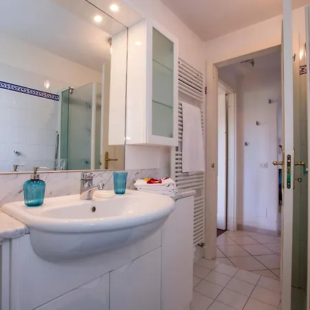 Sleeps 6